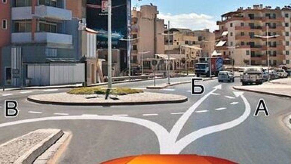 Билет ПДД с подвохом — не для «чайников»: по какой траектории можно продолжить движение Билет ПДД с подвохом — не для «чайников»: по какой траектории можно продолжить движение