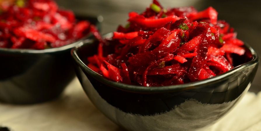 Свекла с перцем на зиму: яркая и универсальная заготовка — не только вкусно, но и полезно Свекла с перцем на зиму: яркая и универсальная заготовка — не только вкусно, но и полезно