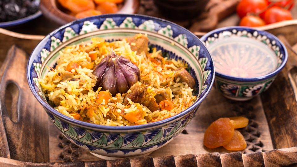 Рассыпчатый и очень вкусный: с этими хитростями плов никогда не превратится в кашу Рассыпчатый и очень вкусный: с этими хитростями плов никогда не превратится в кашу
