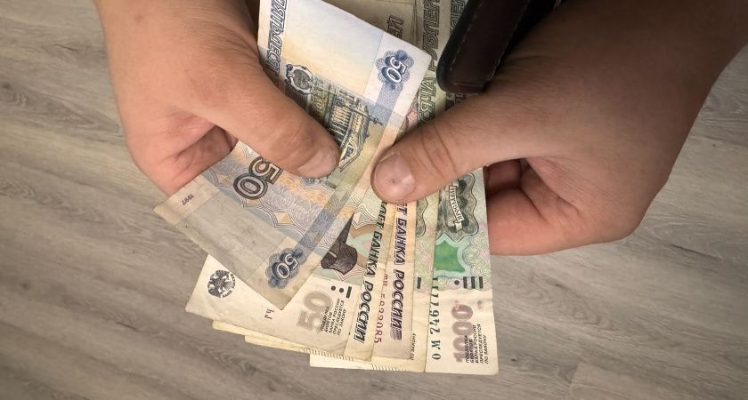 Снимать и класть деньги на карту без внимания ФНС больше не получится: от какой суммы начнется тотальный контроль