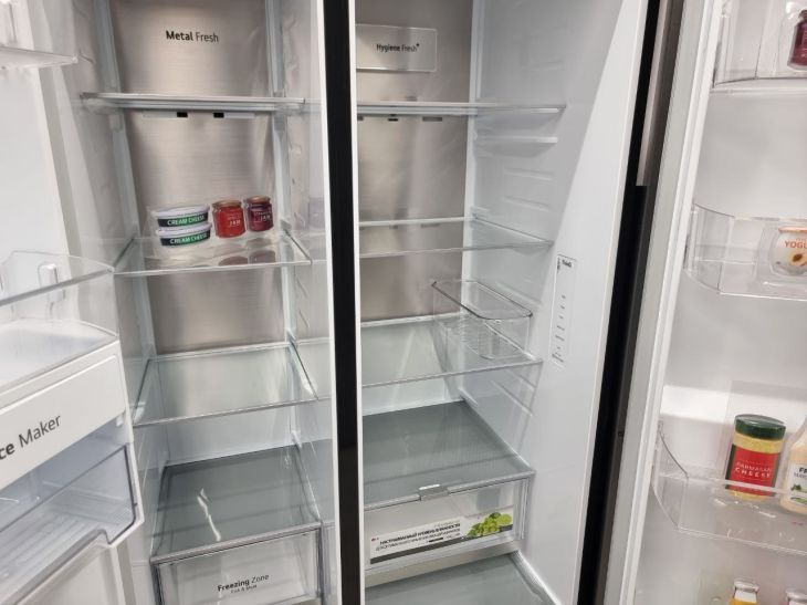 Этот банальный предмет убьет все запахи в холодильнике за 5 минут: никто не догадывается