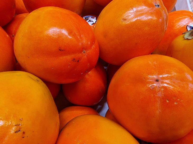 Необычный салат из хурмы: идеальный зимний рецепт гарнира без майонеза