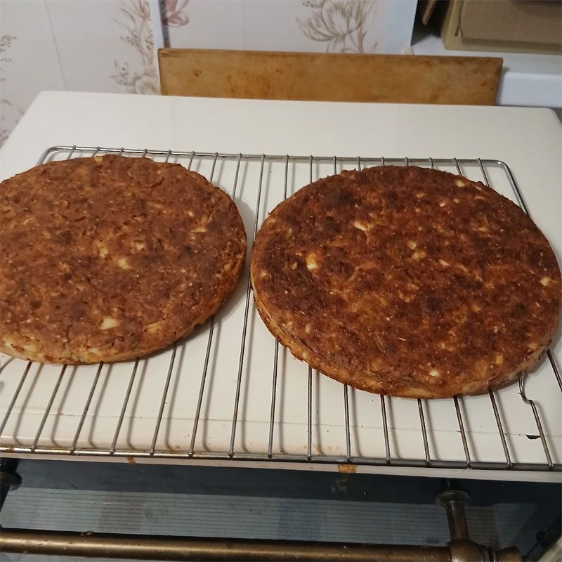 Лепёшки с зелёным луком и яйцом: простой рецепт для быстрого перекуса