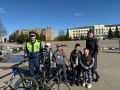 В г. Вуктыл сотрудники #Госавтоинспекции11 напоминают несовершеннолетним о правилах использования велосипедов и СИМ