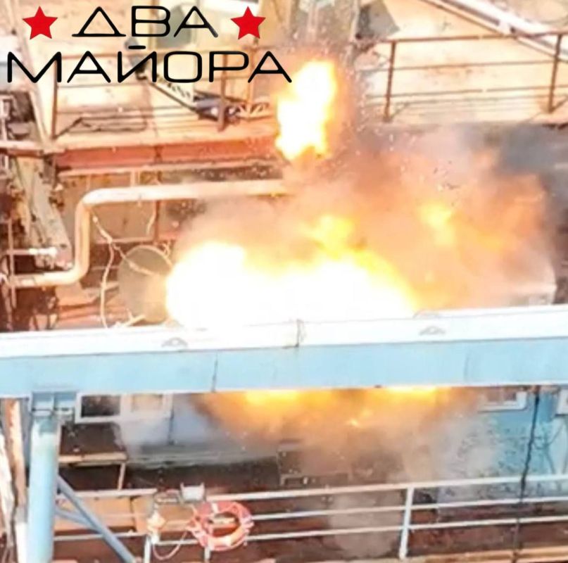 Два майора: Чёрное море. Одной из целей операции Черноморского Флота Морского отряда СпН «Эспаньола» и «Омерзительной восьмерки» было выведение из строя средств спутниковой связи противника и радио моста, ювелирное огневое...