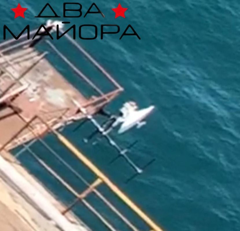 Два майора: Чёрное море. Одной из целей операции Черноморского Флота Морского отряда СпН «Эспаньола» и «Омерзительной восьмерки» было выведение из строя средств спутниковой связи противника и радио моста, ювелирное огневое...
