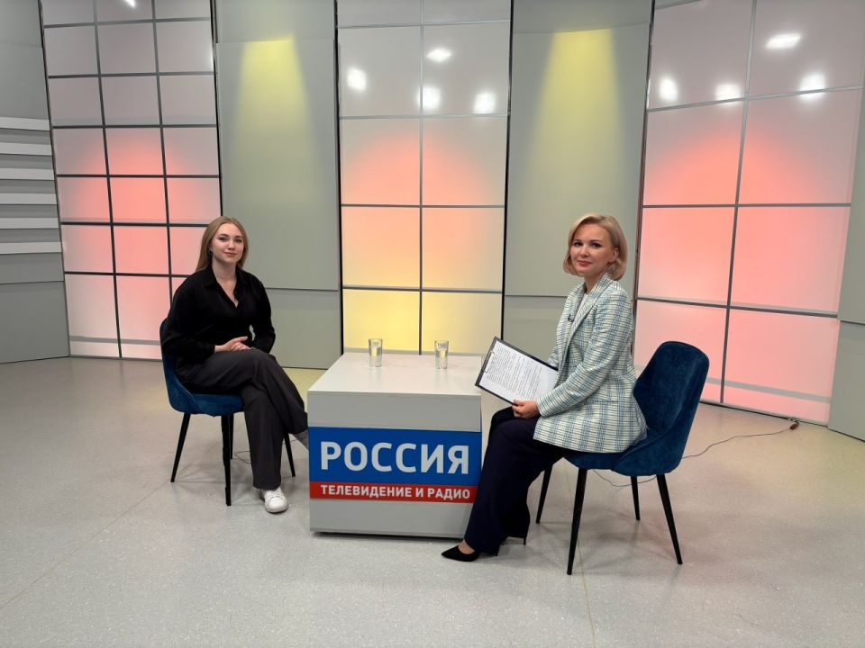 ВЕСТИ-ИНТЕРВЬЮ. Делегация из нашей Республики приняла участие во Всемирном фестивале молодёжи, который собрал более двух тысяч молодых людей из России и других стран