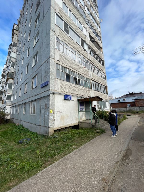 В жилом доме на Магистральной, 9 расположен опорный пункт полиции, который обслуживает Нижний и Верхний Чов, а это порядка 4 тысяч человек