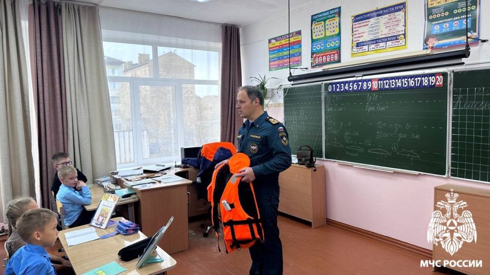 Знаешь ли ты. Инспекторы ГИМС МЧС России провели интерактивное занятие со школьниками Сосногорска и напомнили им о правилах безопасного поведения у воды