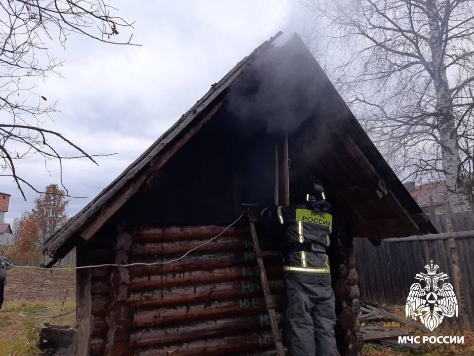 За #ДежурныеСутки огнеборцы МЧС России ликвидировали пожар в бане по улице Октябрьская в пгт