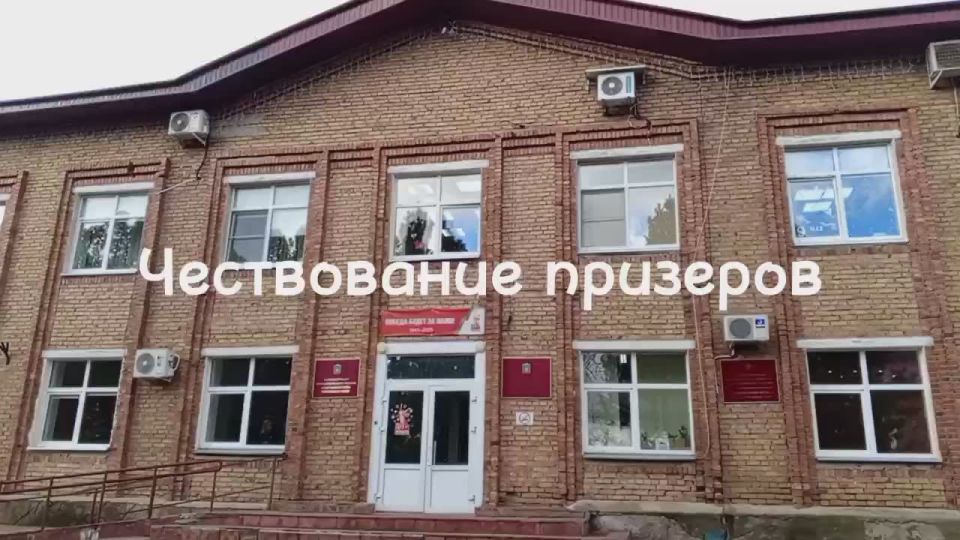 Министр образования и науки Коми Наталья Якимова поздравила ребят из Выльгортской школы №2 им. В.П. Налимова с успешным выступлением на Всероссийских спортивных играх «Президентские состязания»