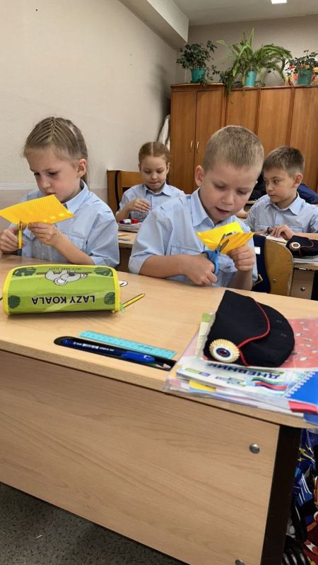 Сотрудники #Госавтоинспекции11 Сыктывкара проводят мастер-классы по изготовлению световозвращающих элементов с кадетами Сотрудники #Госавтоинспекции11 Сыктывкара проводят мастер-классы по изготовлению световозвращающих элементов с кадетами