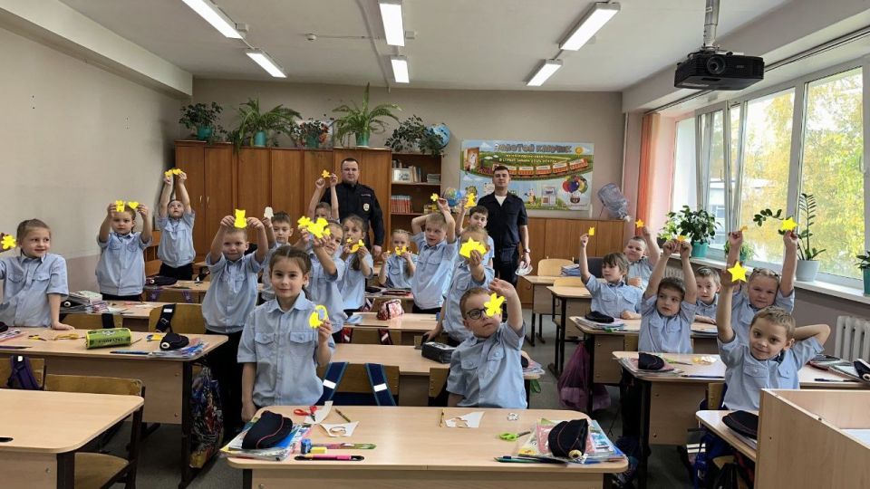 Сотрудники #Госавтоинспекции11 Сыктывкара проводят мастер-классы по изготовлению световозвращающих элементов с кадетами Сотрудники #Госавтоинспекции11 Сыктывкара проводят мастер-классы по изготовлению световозвращающих элементов с кадетами