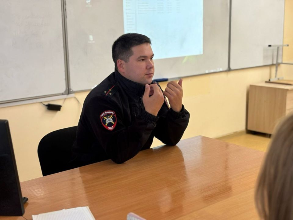 Сотрудники #Госавтоинспекции11 Усть-Куломского района провели беседу со страшеклассниками
