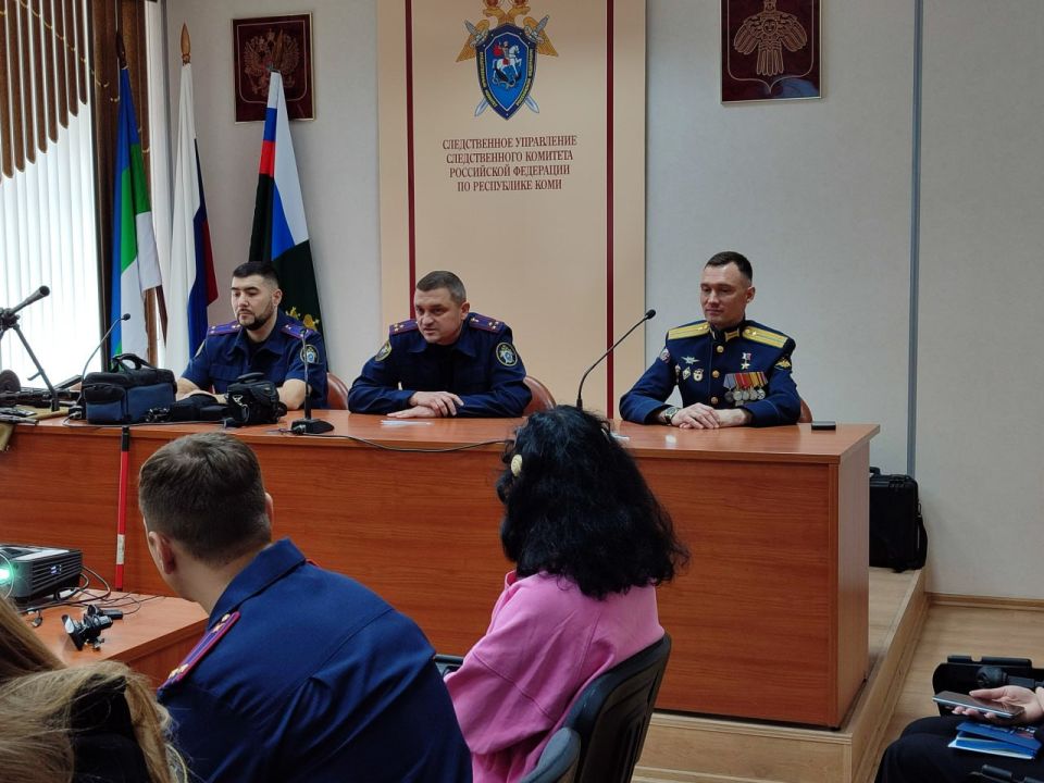 Сотрудники следственного управления Следственного комитета Российской Федерации по Республике Коми и учащиеся 11-ого класса средней образовательной школы присоединились к Всероссийской акции «Дни белых журавлей», призванной... Сотрудники следственного управления Следственного комитета Российской Федерации по Республике Коми и учащиеся 11-ого класса средней образовательной школы присоединились к Всероссийской акции «Дни белых журавлей», призванной...