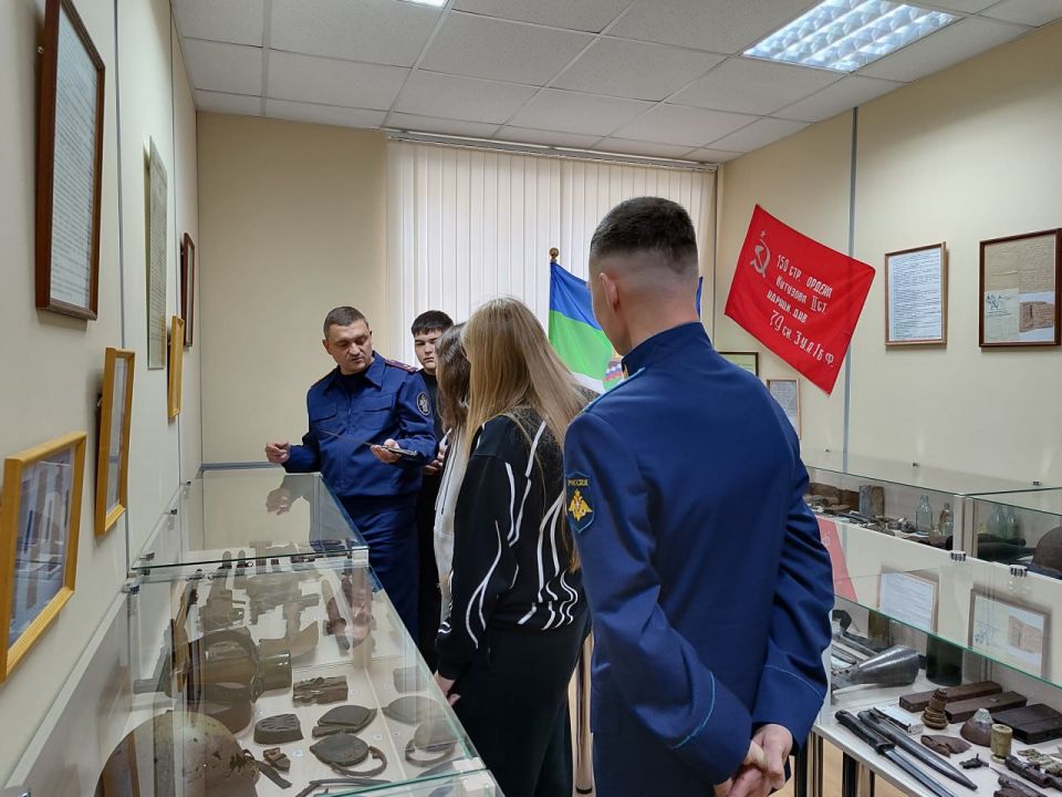 Сотрудники следственного управления Следственного комитета Российской Федерации по Республике Коми и учащиеся 11-ого класса средней образовательной школы присоединились к Всероссийской акции «Дни белых журавлей», призванной... Сотрудники следственного управления Следственного комитета Российской Федерации по Республике Коми и учащиеся 11-ого класса средней образовательной школы присоединились к Всероссийской акции «Дни белых журавлей», призванной...