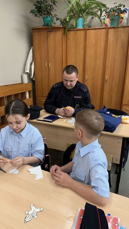 Сотрудники #Госавтоинспекции11 Сыктывкара проводят мастер-классы по изготовлению световозвращающих элементов с кадетами Сотрудники #Госавтоинспекции11 Сыктывкара проводят мастер-классы по изготовлению световозвращающих элементов с кадетами
