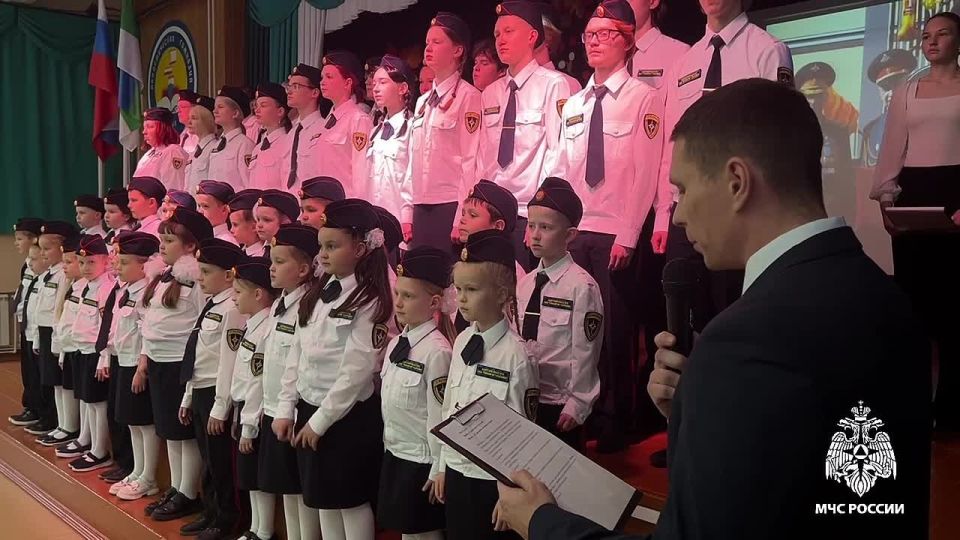 Смотрим видео с торжественной церемонии вручения погон кадетским классам «Гимназии №1»