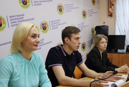 В Воркуте полицейские и общественники провели для студентов урок в "Школе информационной безопасности"