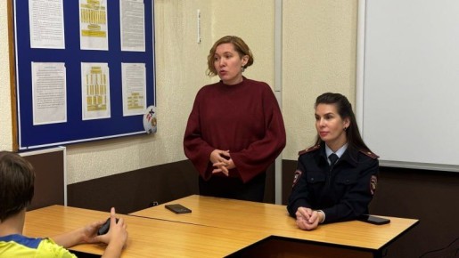В рамках второго этапа общероссийской акции «Сообщи, где торгуют смертью» полицейские и общественники Сыктывкара встретились с воспитанниками футбольной школы