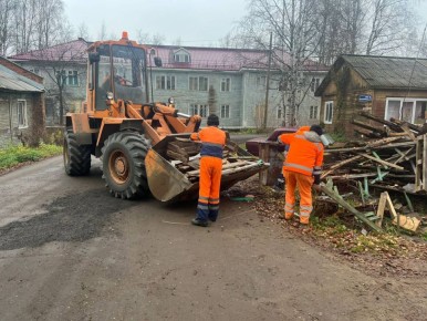 В Сыктывкаре на улице Поселковой вблизи бани №9 силами предприятия «Дорожное хозяйство» была оперативно убрана несанкционированная свалка с крупногабаритным мусором