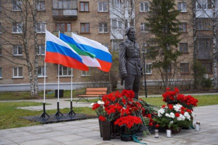 В Ухте открыт памятник Герою Донбасса Арсену Павлову