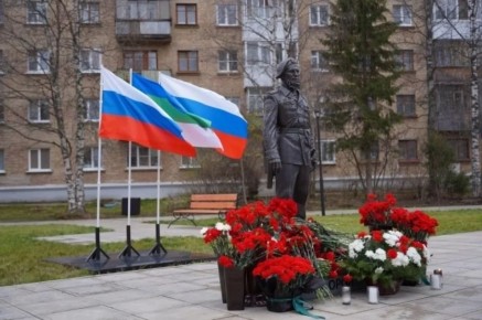 Памятник первому командиру батальона Спарты Арсену Павлову с позывным Моторола открыли в Ухте
