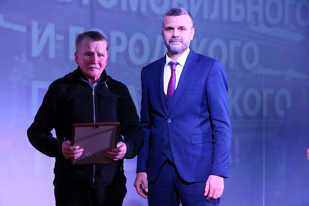 Максим Мартышин: Сегодня – День автомобилиста! Поэтому накануне поздравили работников наших коммунальных и транспортных предприятий с профессиональным праздником Максим Мартышин: Сегодня – День автомобилиста! Поэтому накануне поздравили работников наших коммунальных и транспортных предприятий с профессиональным праздником