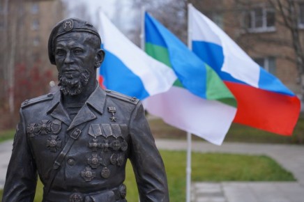 Герой навечно: в Ухте открыли памятник «Мотороле»