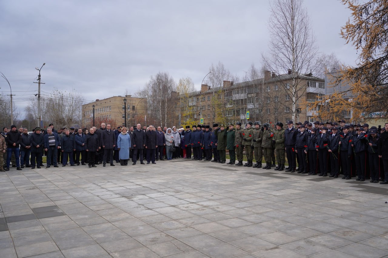 В Ухте открыт памятник Герою Донбасса Арсену Павлову В Ухте открыт памятник Герою Донбасса Арсену Павлову