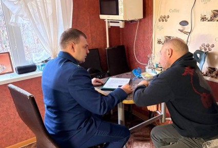 Заместитель Сыктывкарского природоохранного прокурора Иван Чередниченко провел выездной личный прием для жителя г.Сыктывкара, инвалида 3 группы