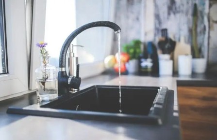 3 самых простых способа проверить качество воды из-под крана: сэкономьте деньги и время