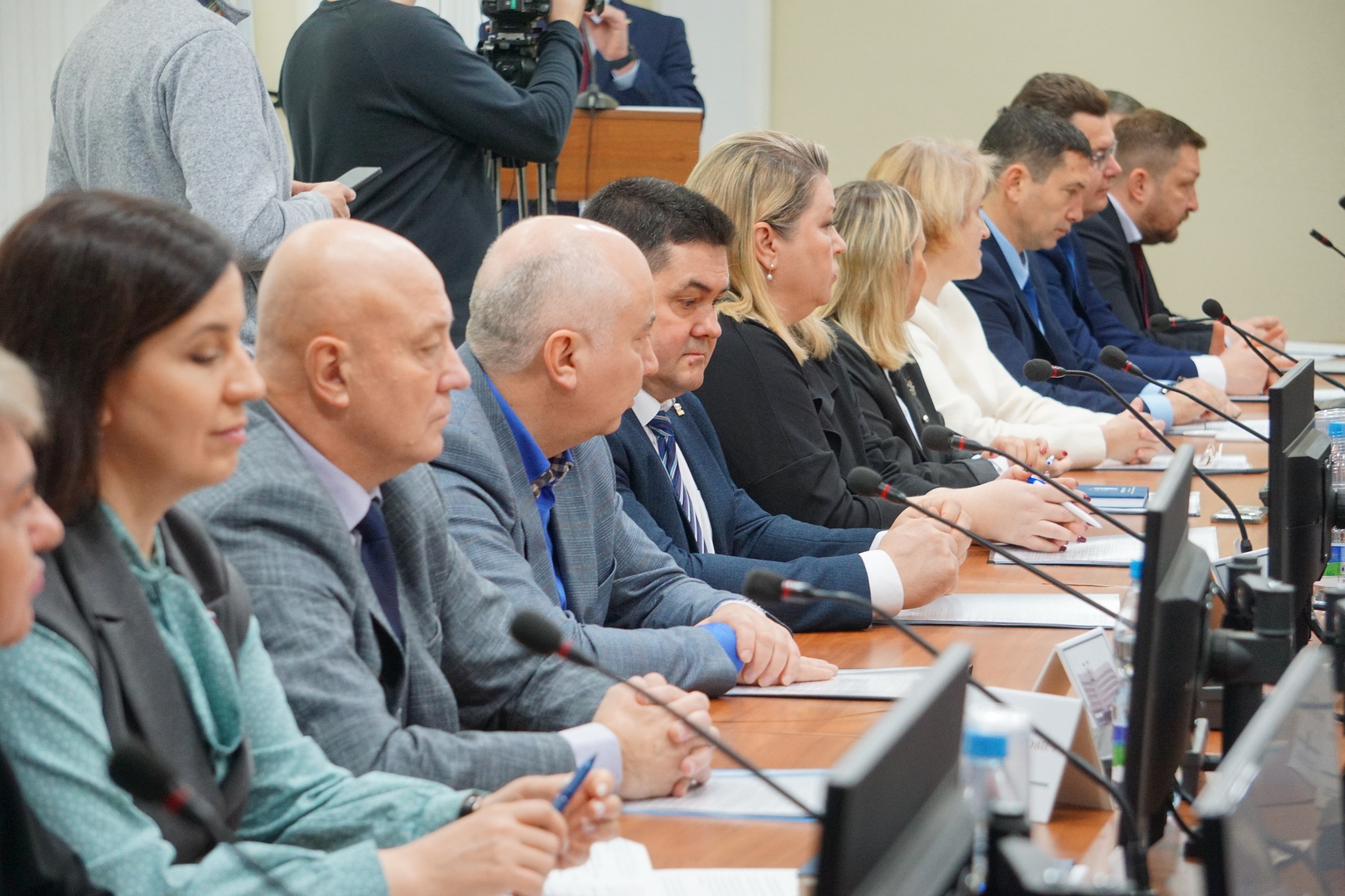 Проходит первое заседание Совета города с новым депутатским составом Проходит первое заседание Совета города с новым депутатским составом
