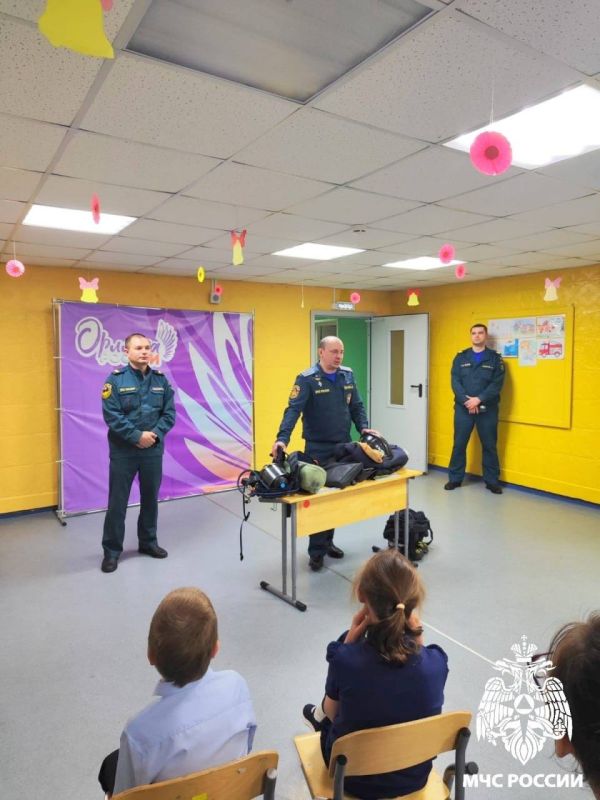 Мир смелых профессий. В гости к учащимся «Специальной школы №43» города Инты приехали сотрудники МЧС России