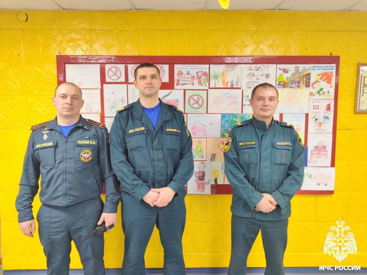 Мир смелых профессий. В гости к учащимся «Специальной школы №43» города Инты приехали сотрудники МЧС России Мир смелых профессий. В гости к учащимся «Специальной школы №43» города Инты приехали сотрудники МЧС России