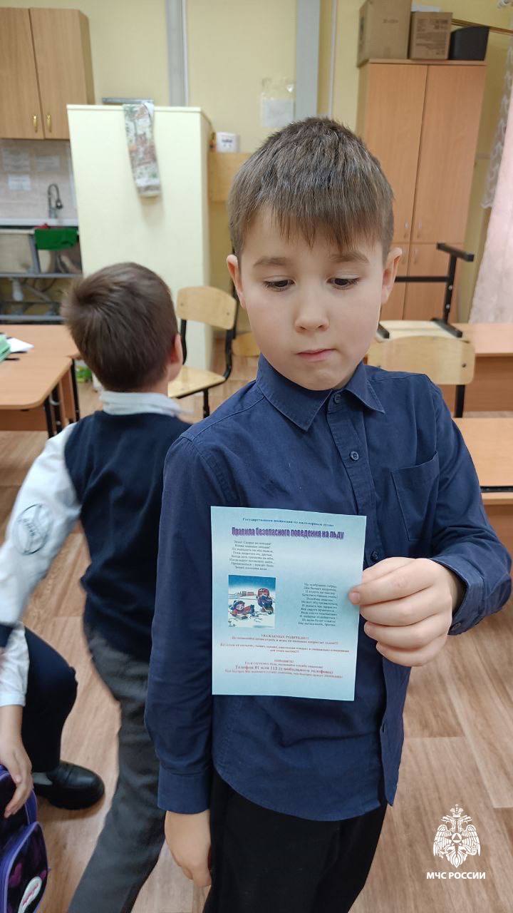 Знаешь ли ты. Инспекторы ГИМС МЧС России провели интерактивное занятие с школьниками Усть-Кулома и напомнили им о правилах безопасного поведения у воды Знаешь ли ты. Инспекторы ГИМС МЧС России провели интерактивное занятие с школьниками Усть-Кулома и напомнили им о правилах безопасного поведения у воды