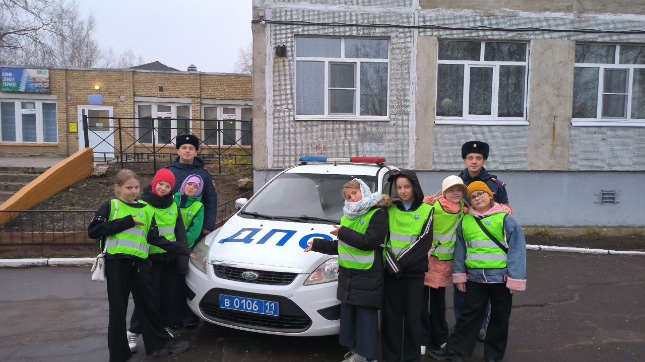Сотрудники сыктывкарской #Госавтоинспекции11 провели встречу с юными инспекторами движения школы № 34 Сотрудники сыктывкарской #Госавтоинспекции11 провели встречу с юными инспекторами движения школы № 34