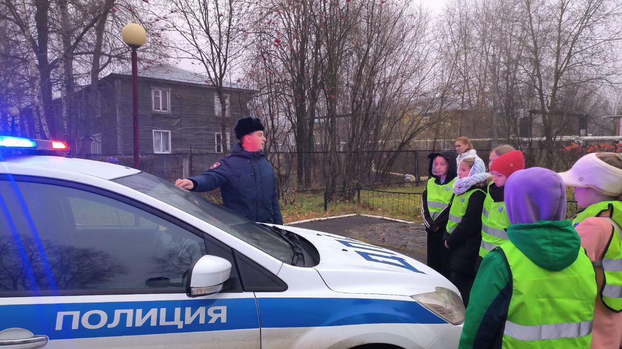 Сотрудники сыктывкарской #Госавтоинспекции11 провели встречу с юными инспекторами движения школы № 34 Сотрудники сыктывкарской #Госавтоинспекции11 провели встречу с юными инспекторами движения школы № 34