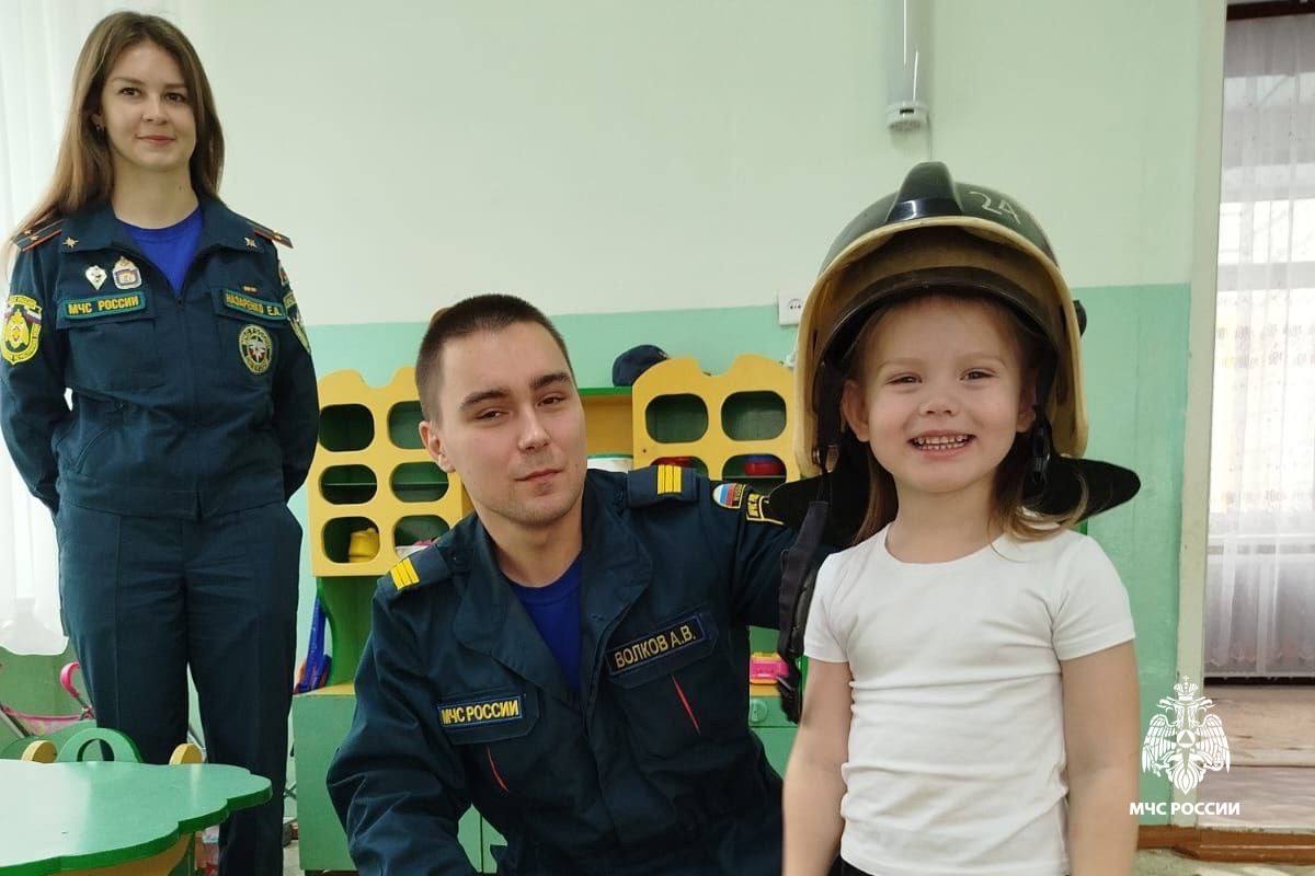 Безопасным детство сделаем вместе! Безопасным детство сделаем вместе!