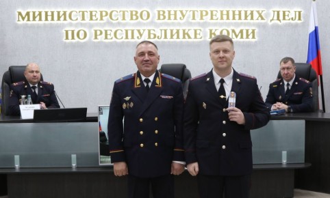 В МВД по Республике Коми состоялась церемония вручения погон сотрудникам подразделений аппарата ведомства и территориальных органов внутренних дел