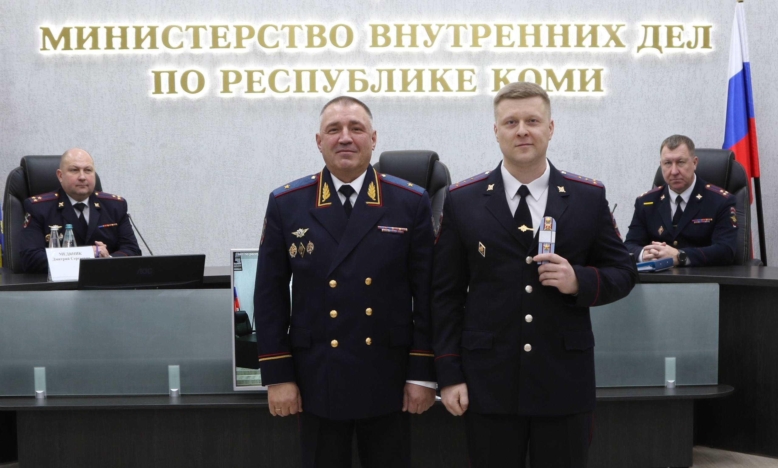 В МВД по Республике Коми состоялась церемония вручения погон сотрудникам подразделений аппарата ведомства и территориальных органов внутренних дел