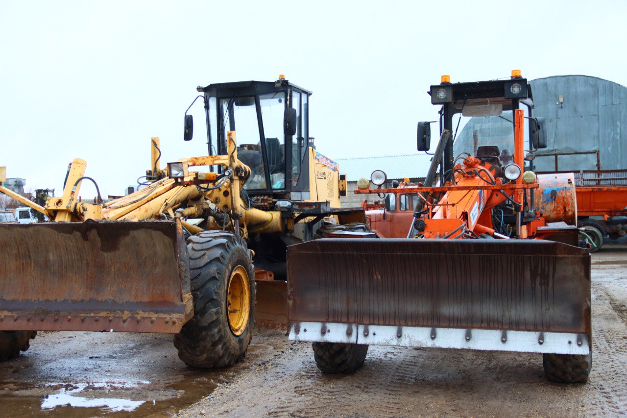 В Сыктывкаре готовы к снегу: проверили дорожную технику В Сыктывкаре готовы к снегу: проверили дорожную технику