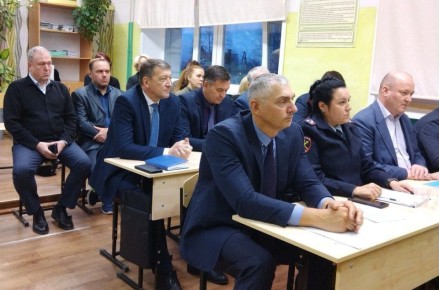 Максим Мартышин: Очередная общегородская планерка прошла в здании школы №24 микрорайона Давпон