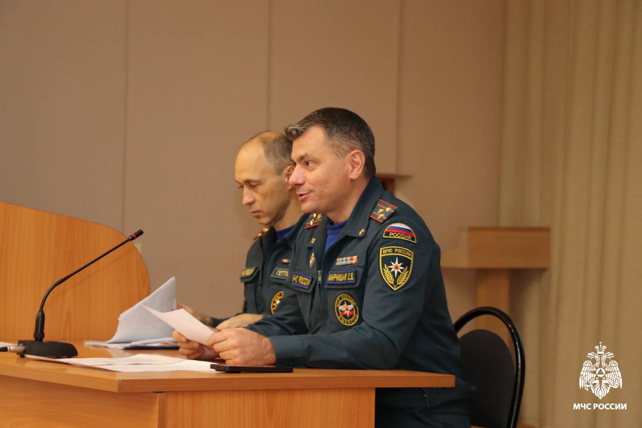 Вопросы взаимодействия. В региональном Главке и начались учебно-методические сборы с руководителями единых дежурно-диспетчерских служб муниципальных образований в Республике Коми Вопросы взаимодействия. В региональном Главке и начались учебно-методические сборы с руководителями единых дежурно-диспетчерских служб муниципальных образований в Республике Коми