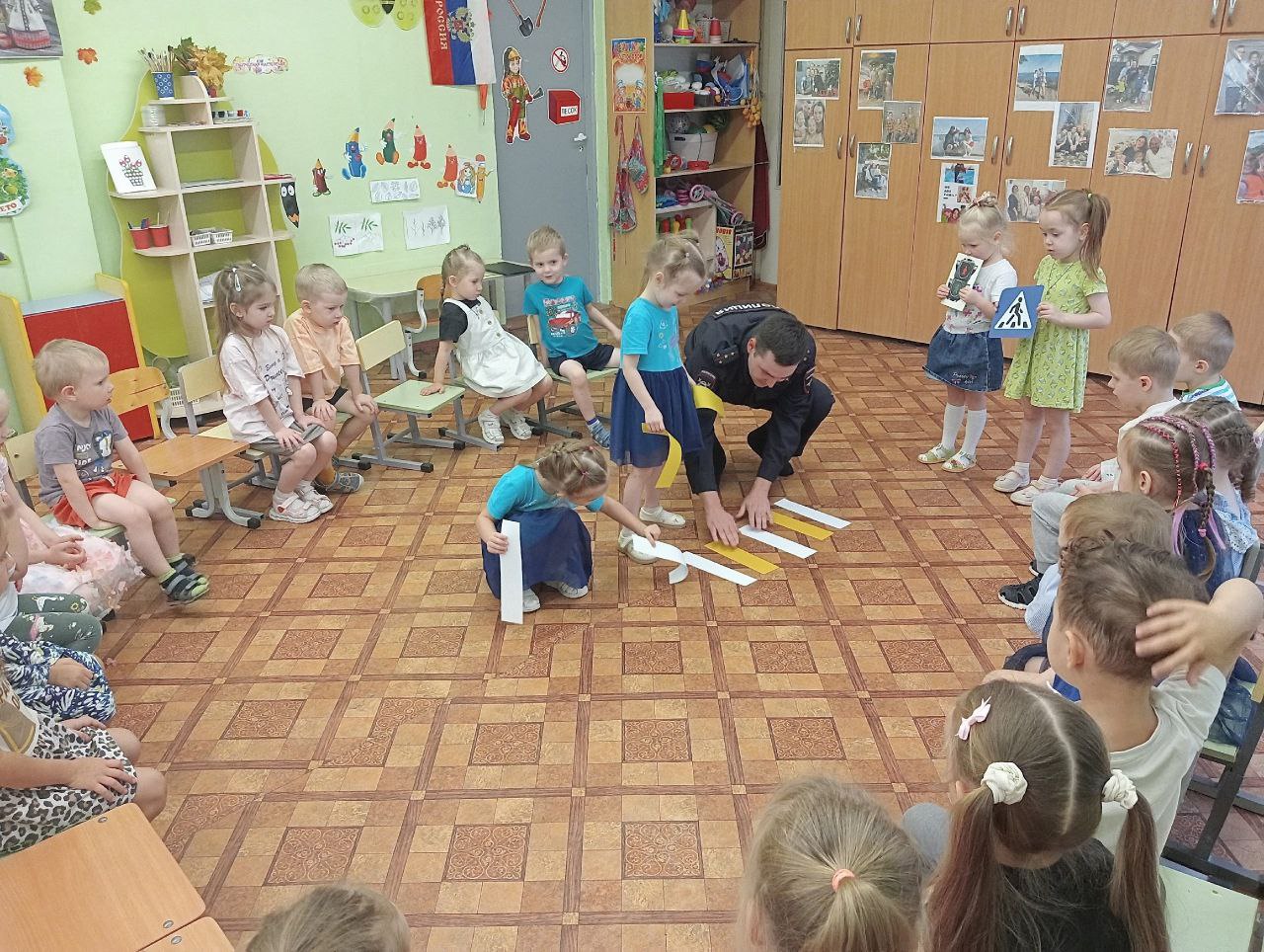 Сотрудники региональной #Госавтоинспекции11 проводят профилактические занятия с дошкольниками Сотрудники региональной #Госавтоинспекции11 проводят профилактические занятия с дошкольниками