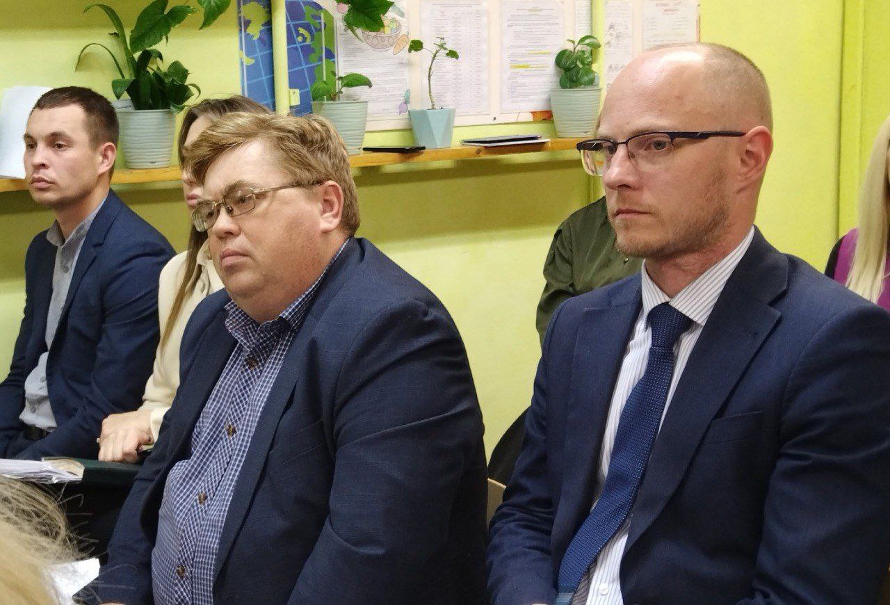 Максим Мартышин: Очередная общегородская планерка прошла в здании школы №24 микрорайона Давпон Максим Мартышин: Очередная общегородская планерка прошла в здании школы №24 микрорайона Давпон