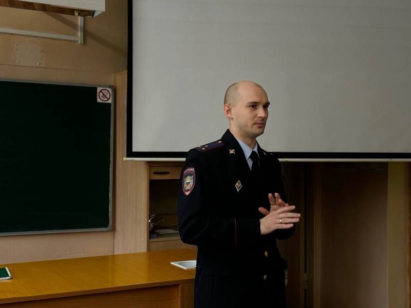 В Сыктывкаре полицейские продолжают проводить информационно-профилактические беседы в трудовых коллективах по предупреждению мошенничества