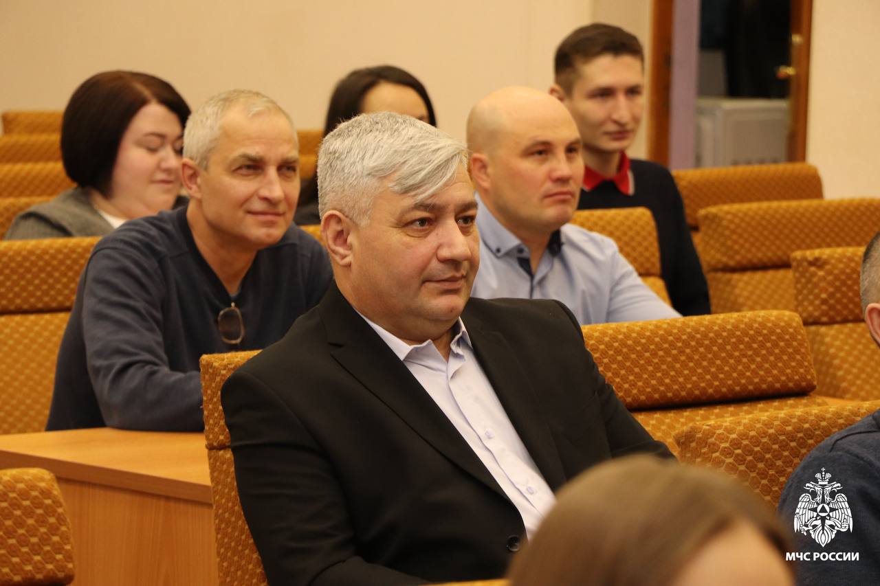 Вопросы взаимодействия. В региональном Главке и начались учебно-методические сборы с руководителями единых дежурно-диспетчерских служб муниципальных образований в Республике Коми Вопросы взаимодействия. В региональном Главке и начались учебно-методические сборы с руководителями единых дежурно-диспетчерских служб муниципальных образований в Республике Коми