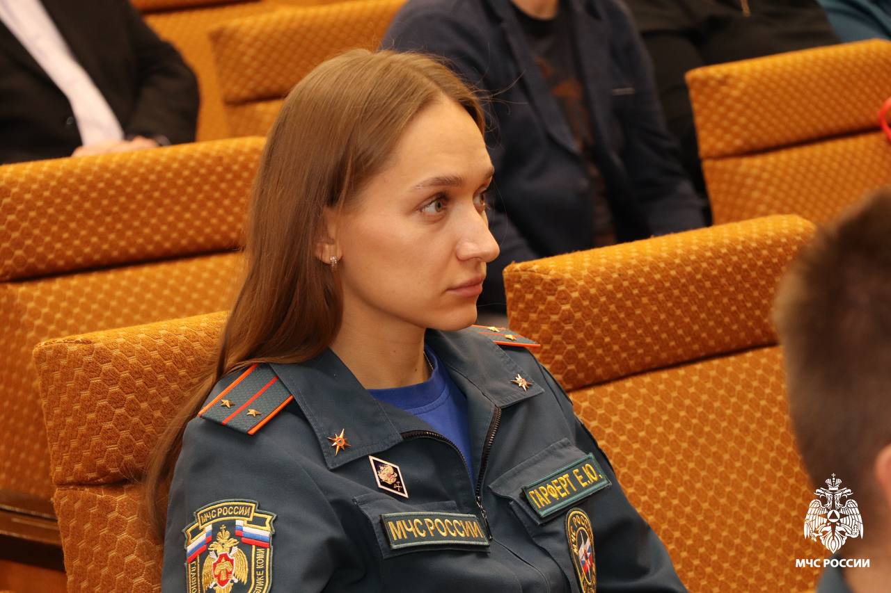 Вопросы взаимодействия. В региональном Главке и начались учебно-методические сборы с руководителями единых дежурно-диспетчерских служб муниципальных образований в Республике Коми Вопросы взаимодействия. В региональном Главке и начались учебно-методические сборы с руководителями единых дежурно-диспетчерских служб муниципальных образований в Республике Коми