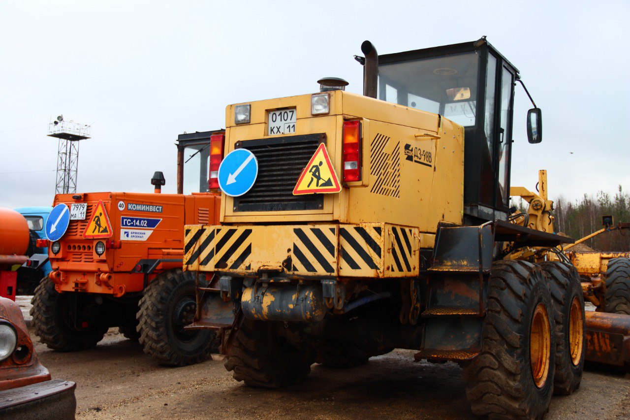 В Сыктывкаре готовы к снегу: проверили дорожную технику В Сыктывкаре готовы к снегу: проверили дорожную технику